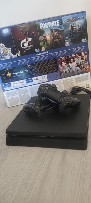 Продавам PS4 Slim (Playstation 4 Slim) + 2 контролера