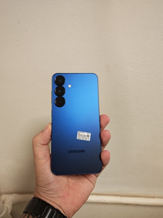 Vând sau schimb Samsung S25 Blue Că Nou totul original liber retea