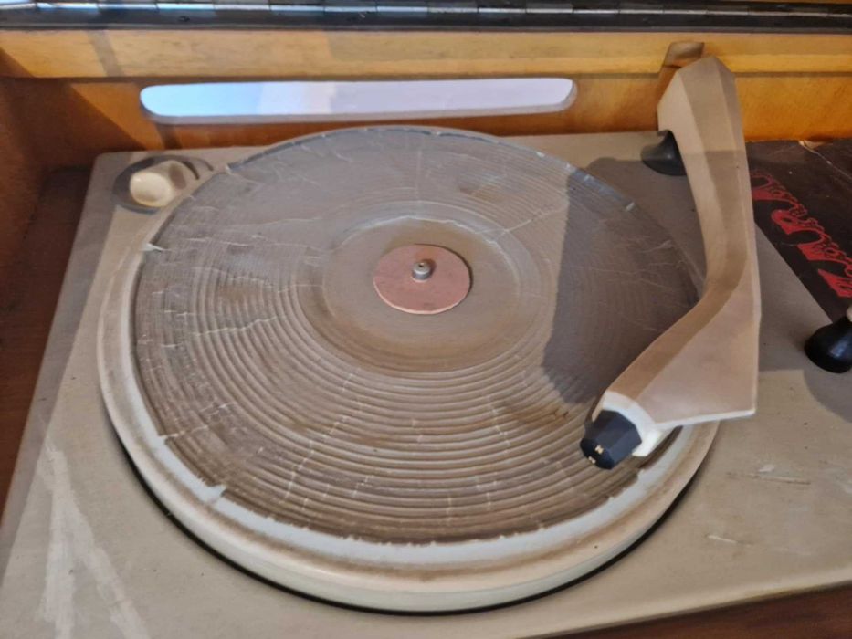 Radio cu pick up player