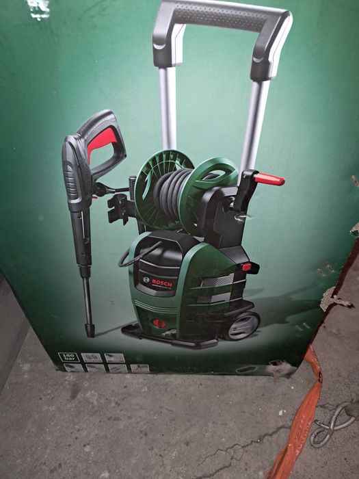 Керхер Bosch новый со шлангом переходниками Продам.