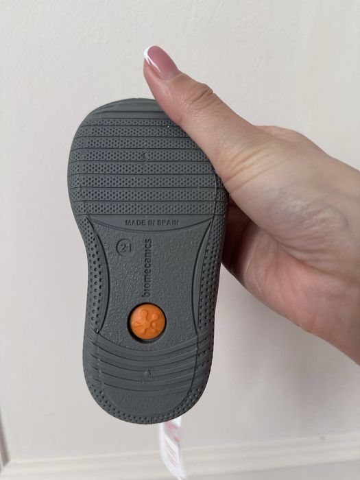 Продается детские полуботинки хорошего качества! Новые!