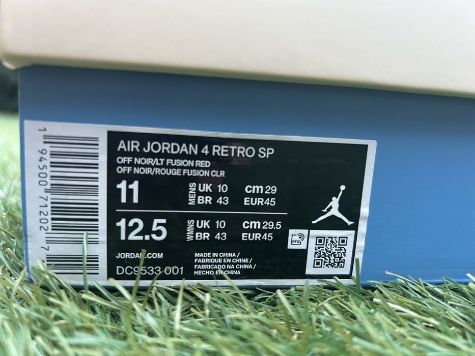 Jordan 4 UNLA off noir