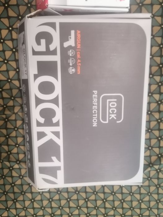 въздушен Glock 17 + лазерен прицел