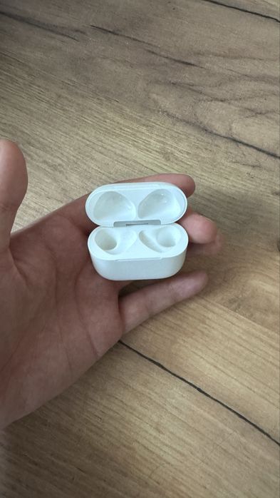 AirPods 4 зарядный кейс  Оригинал, как новый