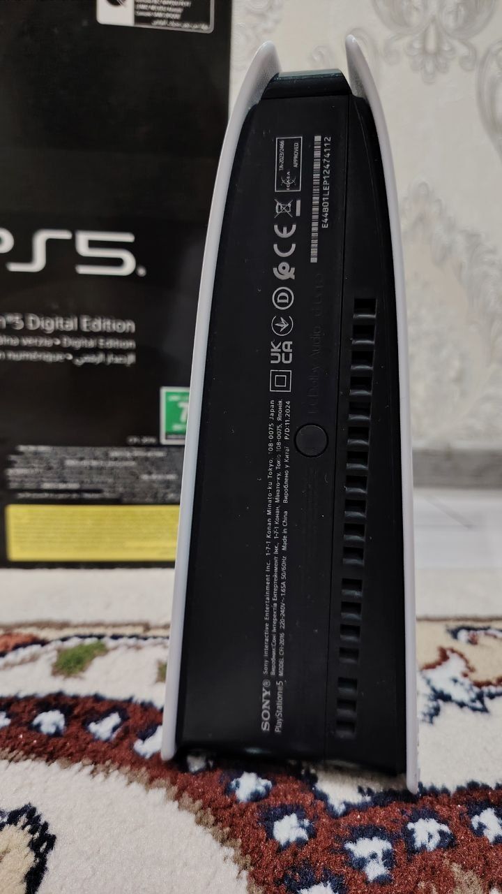 playstation 5 slim 1Tb 2 джойстик состояние как новый