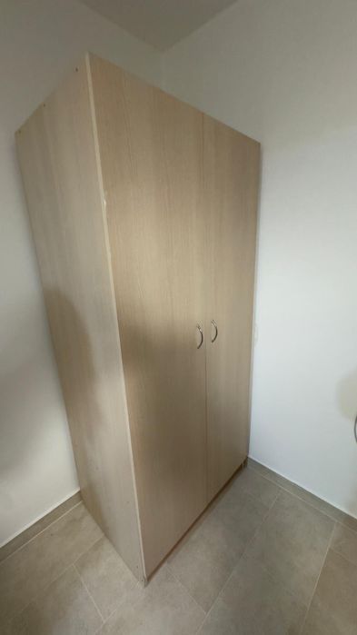 Dulap înalt pentru haine