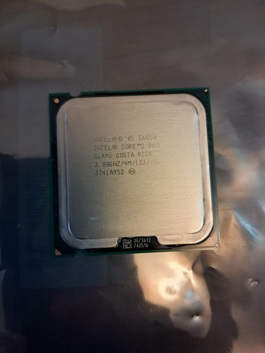 Intel Core 2 Duo E6850 3Ghz 4mb FSB 1333 + Cooler Nou
