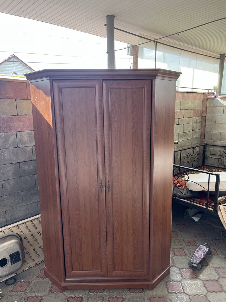Срочно продам шкаф в отличном состояний
