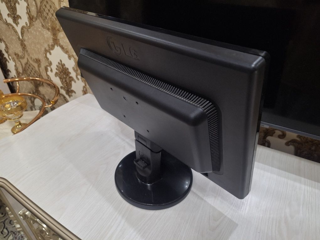 Продаётся монитор в идеальном состоянии LG FLATRON W1942S