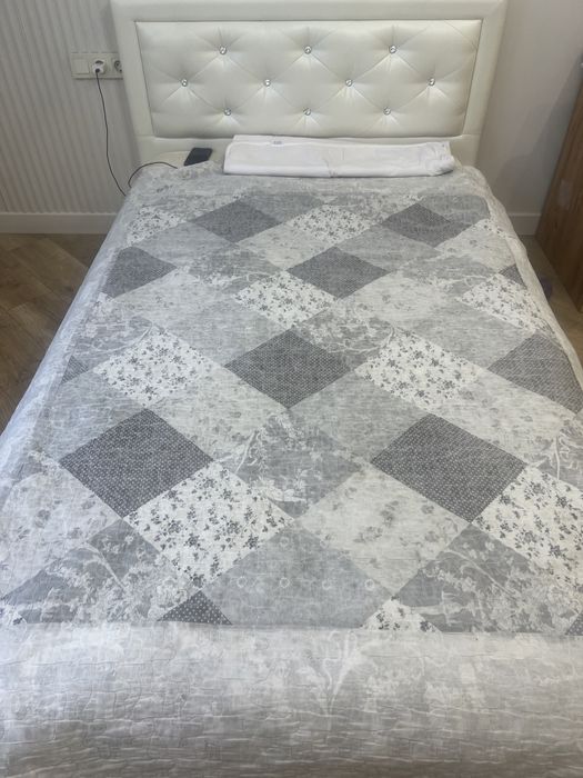 Продам кровать полуторку