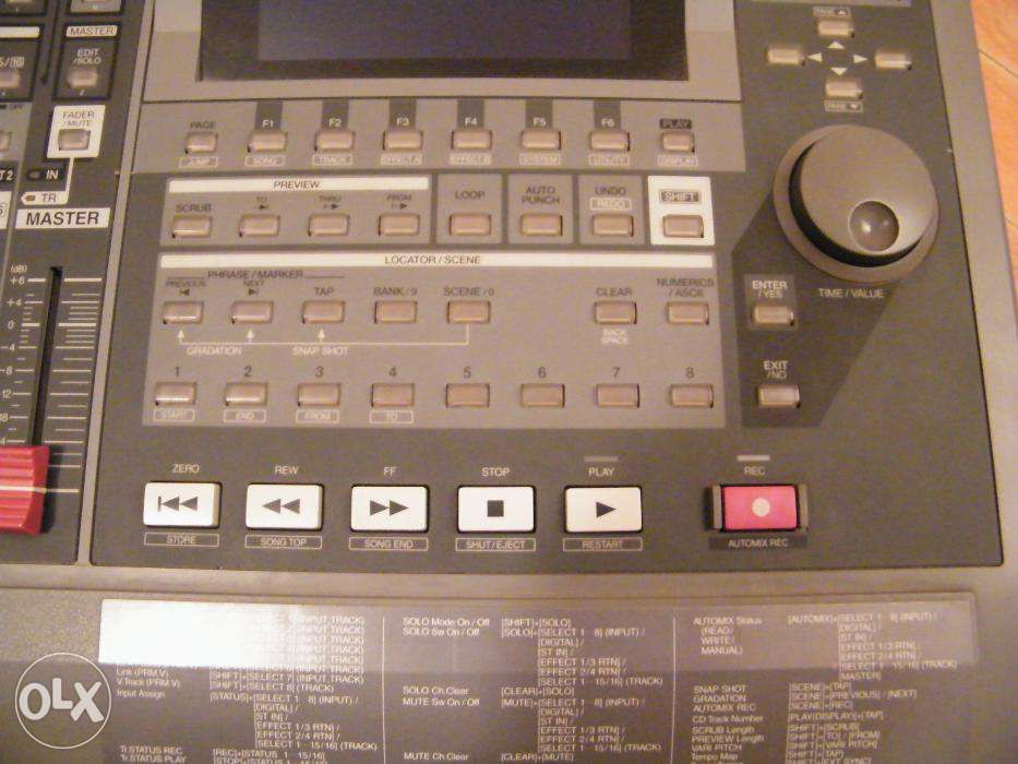 Roland VS-1680 cu placa de efecte VS8F-2 si HDD de 2 GB