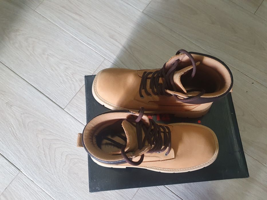 Bocanci Mango cu talpă masiva din piele întoarsă 38