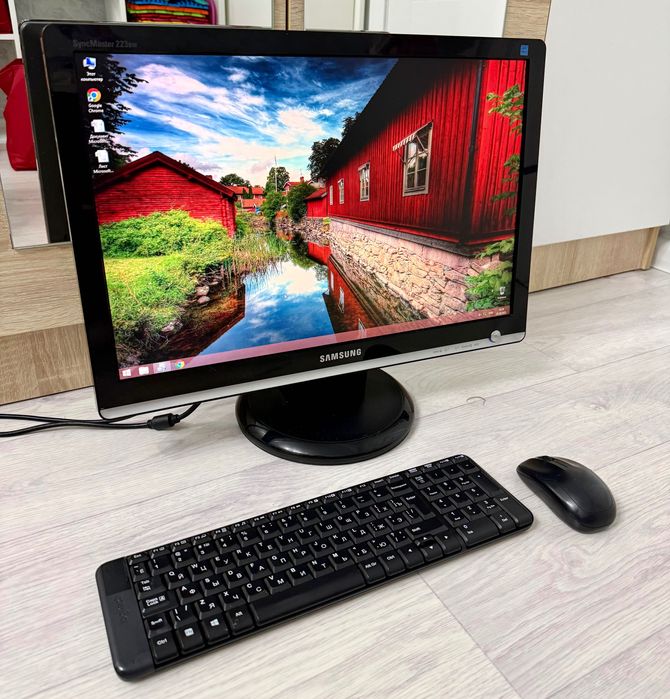 Компьютер в комплекте с монитором, клавиатура, мышка