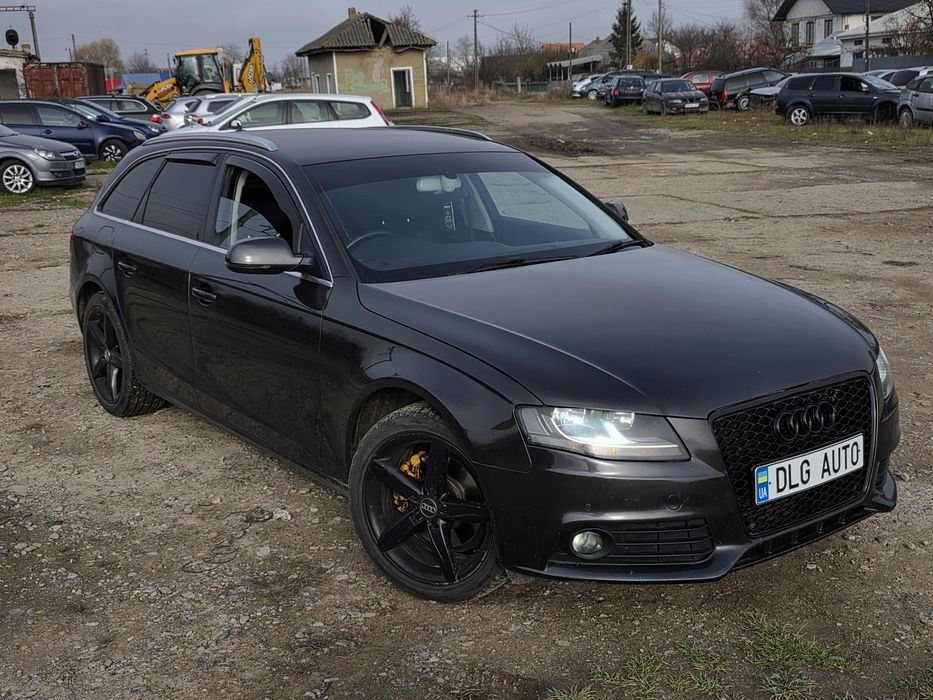 Dezmembrez Audi A4 B8 2011 CAHA LZ7L