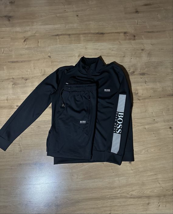 Продаю мужскую спортивную двойку Hugo Boss