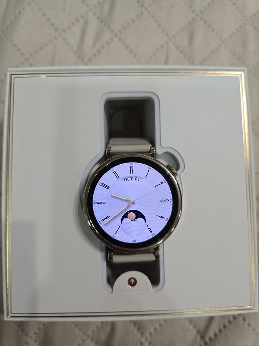 Часовник Huawei GT4