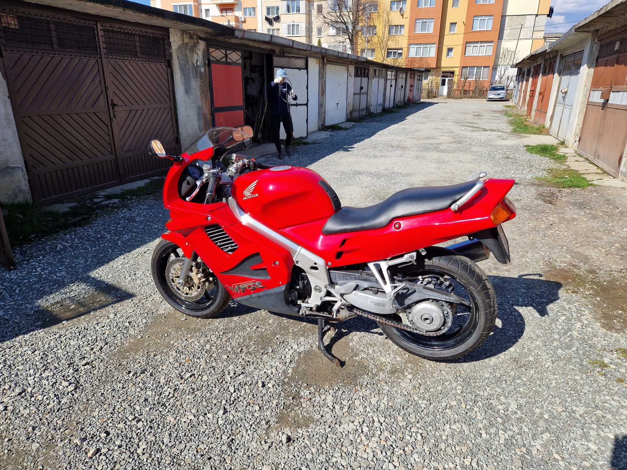 Vand Honda VFR750F