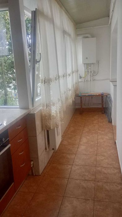 Vând apartament 3 camere decomandate Piața Sud
