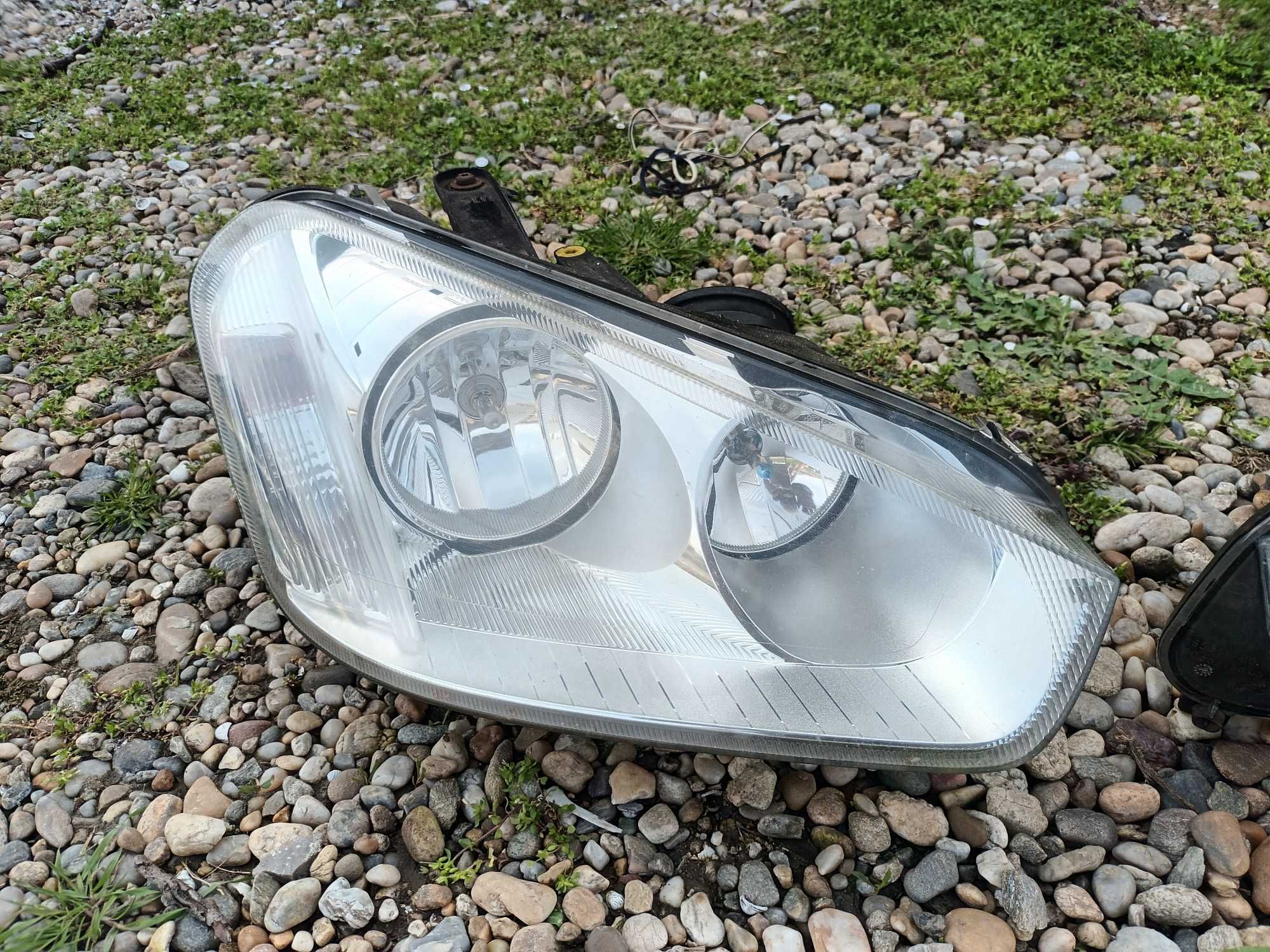 ляв и десен фар за форд Ц макс FORD C - MAX