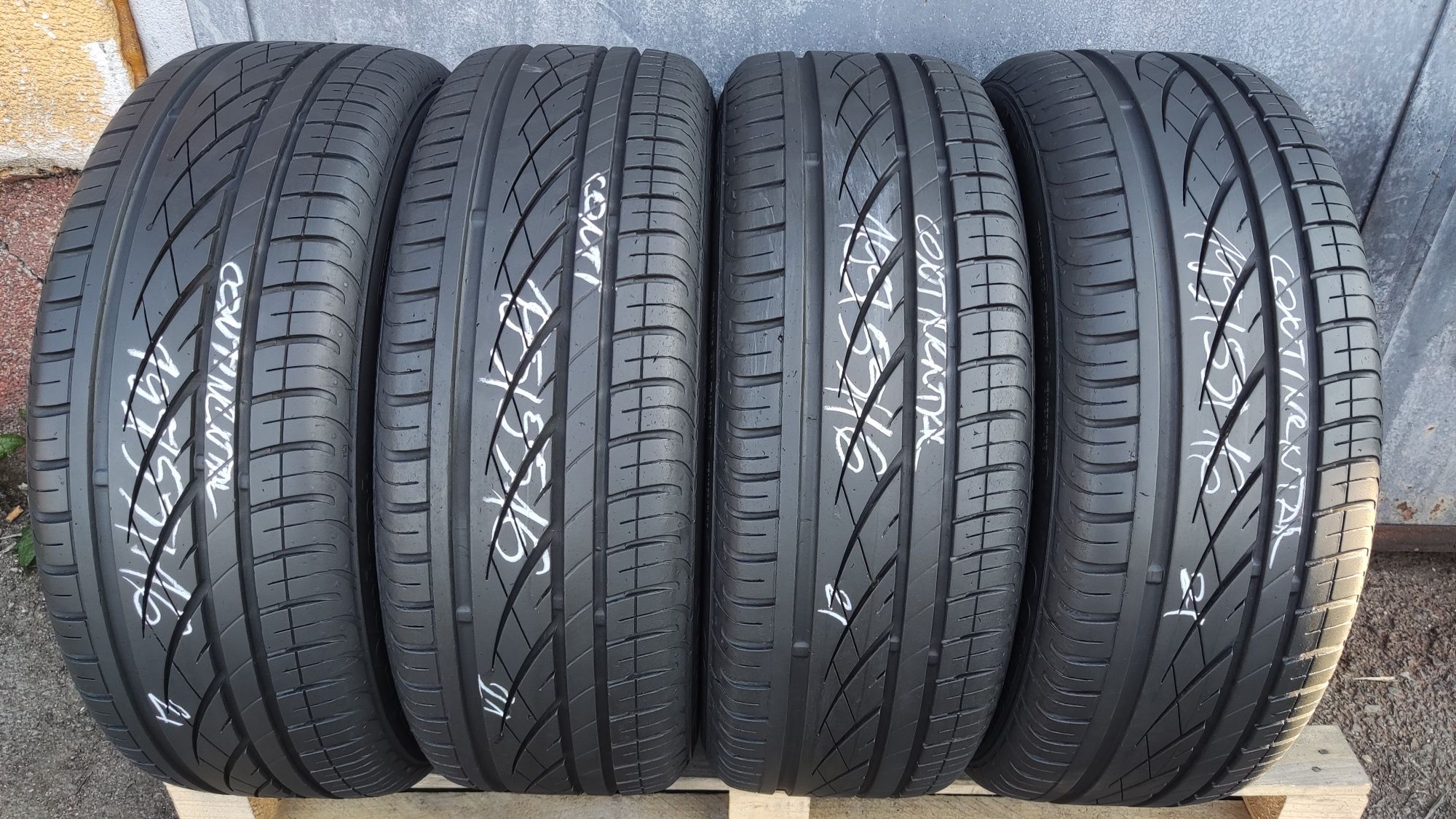 4бр. летни гуми 195/55/16 Continental Premium Contact 
dot21
7mm
Много