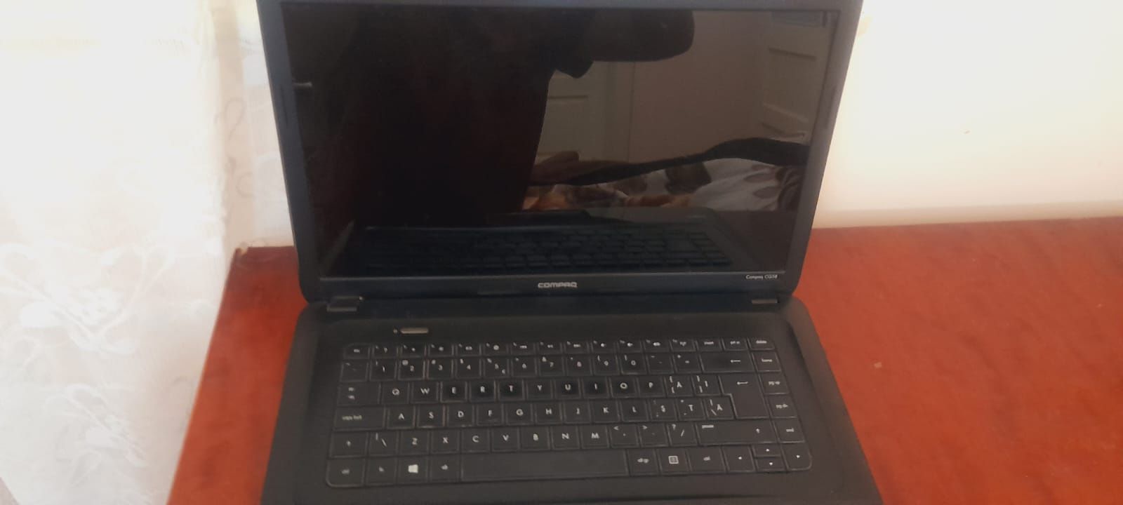 Vând Laptop HP Compaq CQ 58