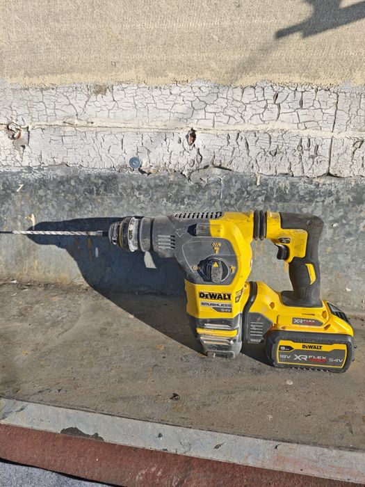 Перфоратор DCH-333 комплект с кутия, 2 батерии и батерия