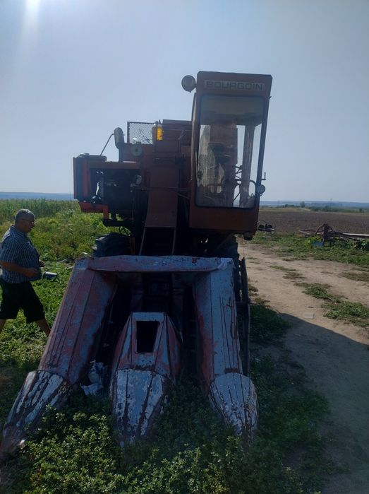 Vând culegătoare porumb
