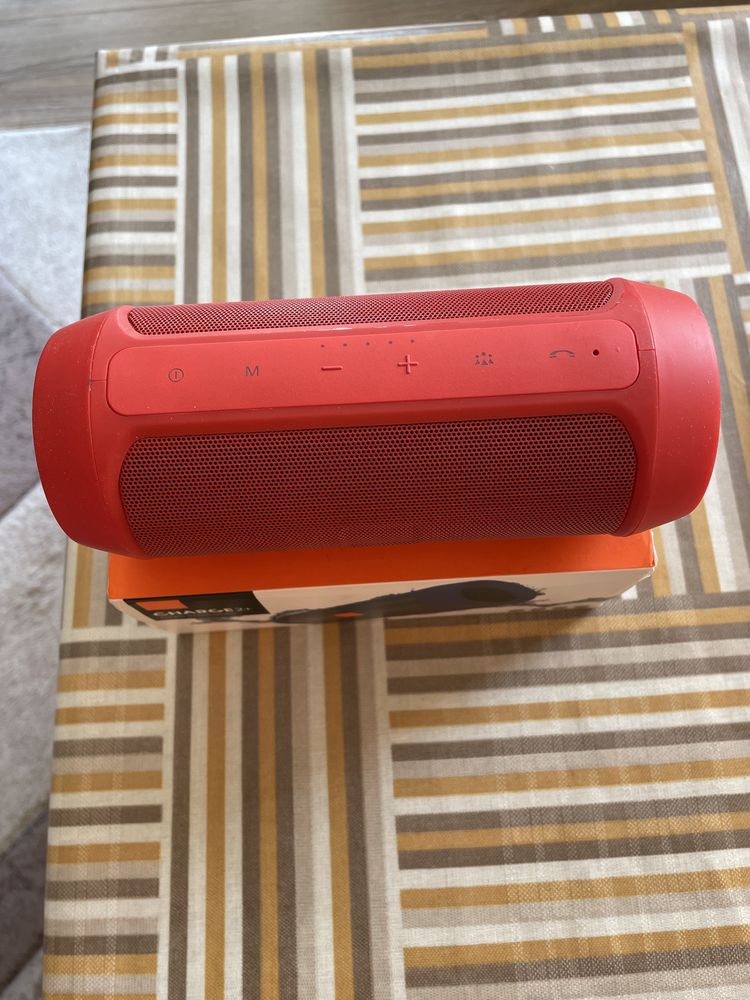 Червена тонколона CHARGE2+
