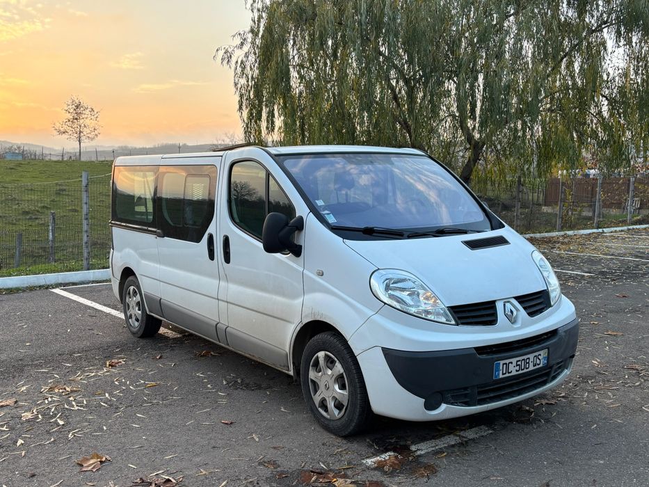 Vand Renault Trafic Lung 8+1 locuri 2.0 diesel