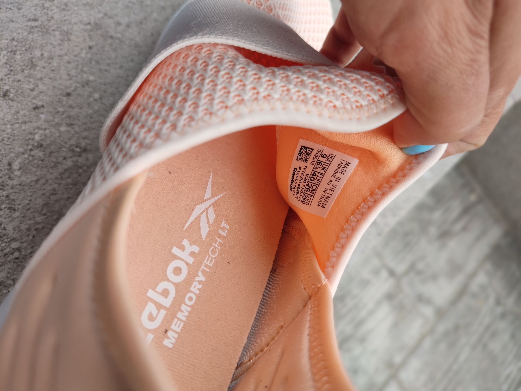 Дамски маратонки " Reebok " НОВИ !!!