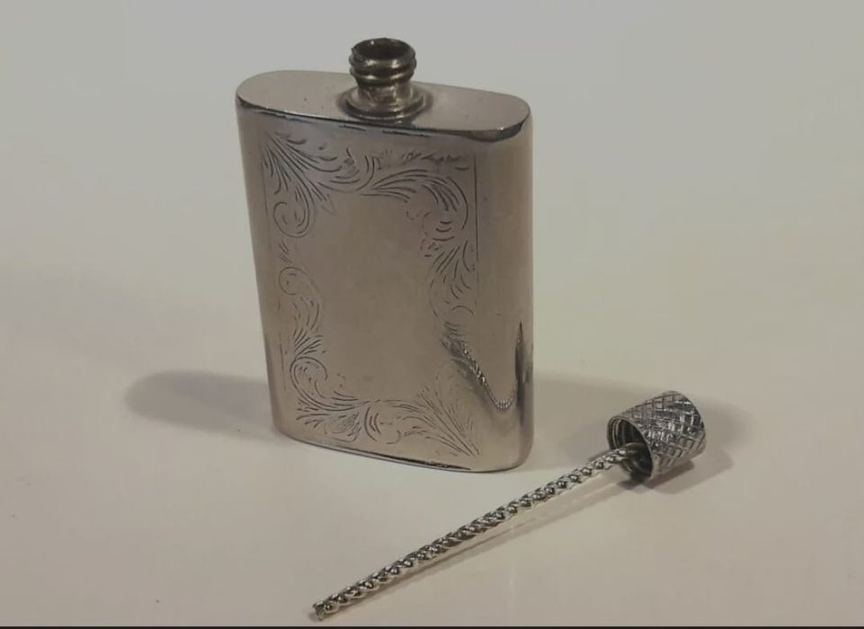 Sticluță veche de parfum