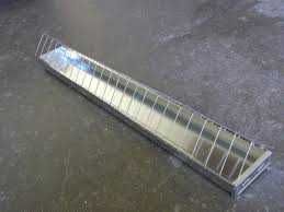 Hranitor zincat pentru porumbei (fund plat) 30--100 cm