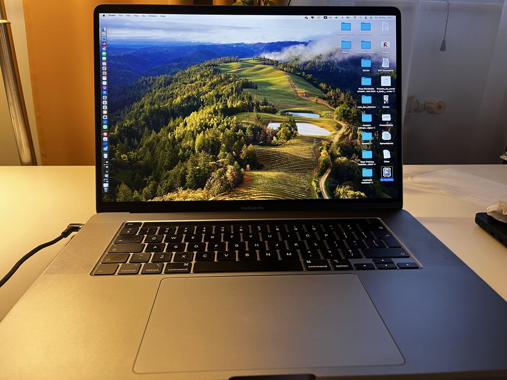 Macbook pro 16 i9 2.4 Ghz- 32GB - 512 SSD