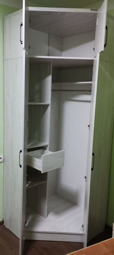 Скидка!!! Угловой шкаф для маленких комнаты