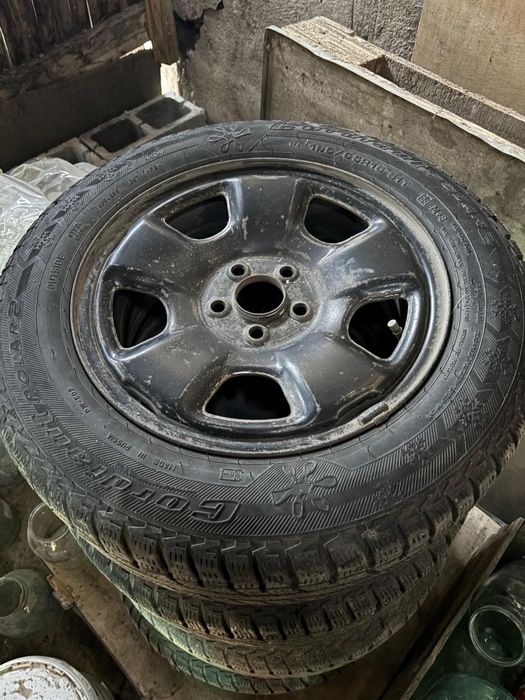 Продам шины с дисками 195/65 R15. Комплект