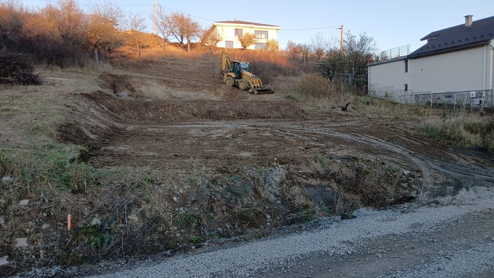 Vand teren intravilan toate utilatile ,8 ari, zona Valea Rusului