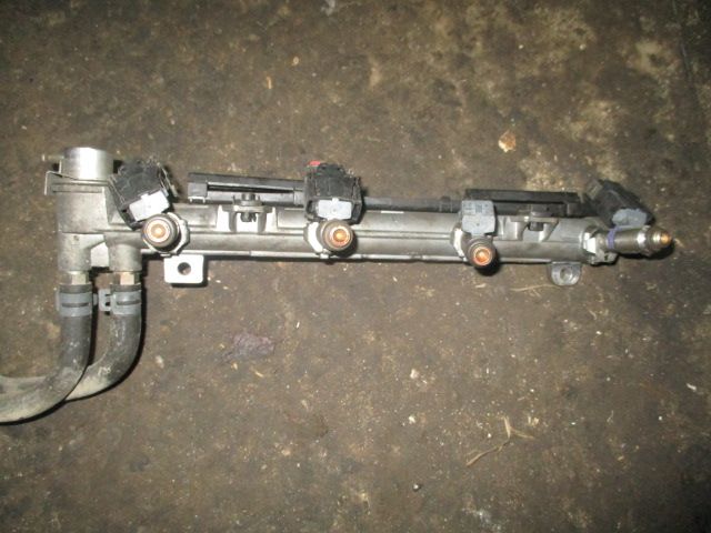 Injector injectoare rampa Golf 4 Bora Seat A3 Skoda motor 1,6 benzina