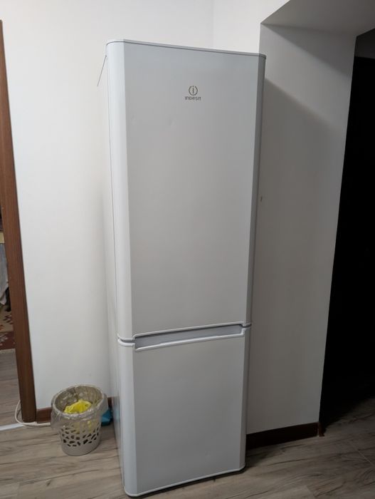 Холодильник Indesit