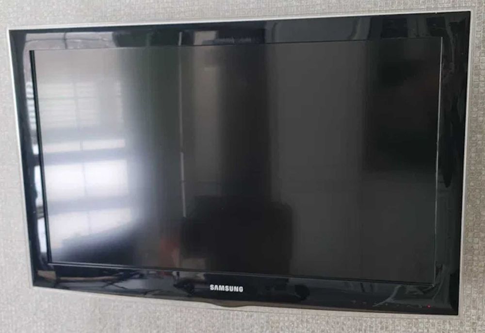 LED ЖК телевизор Samsung