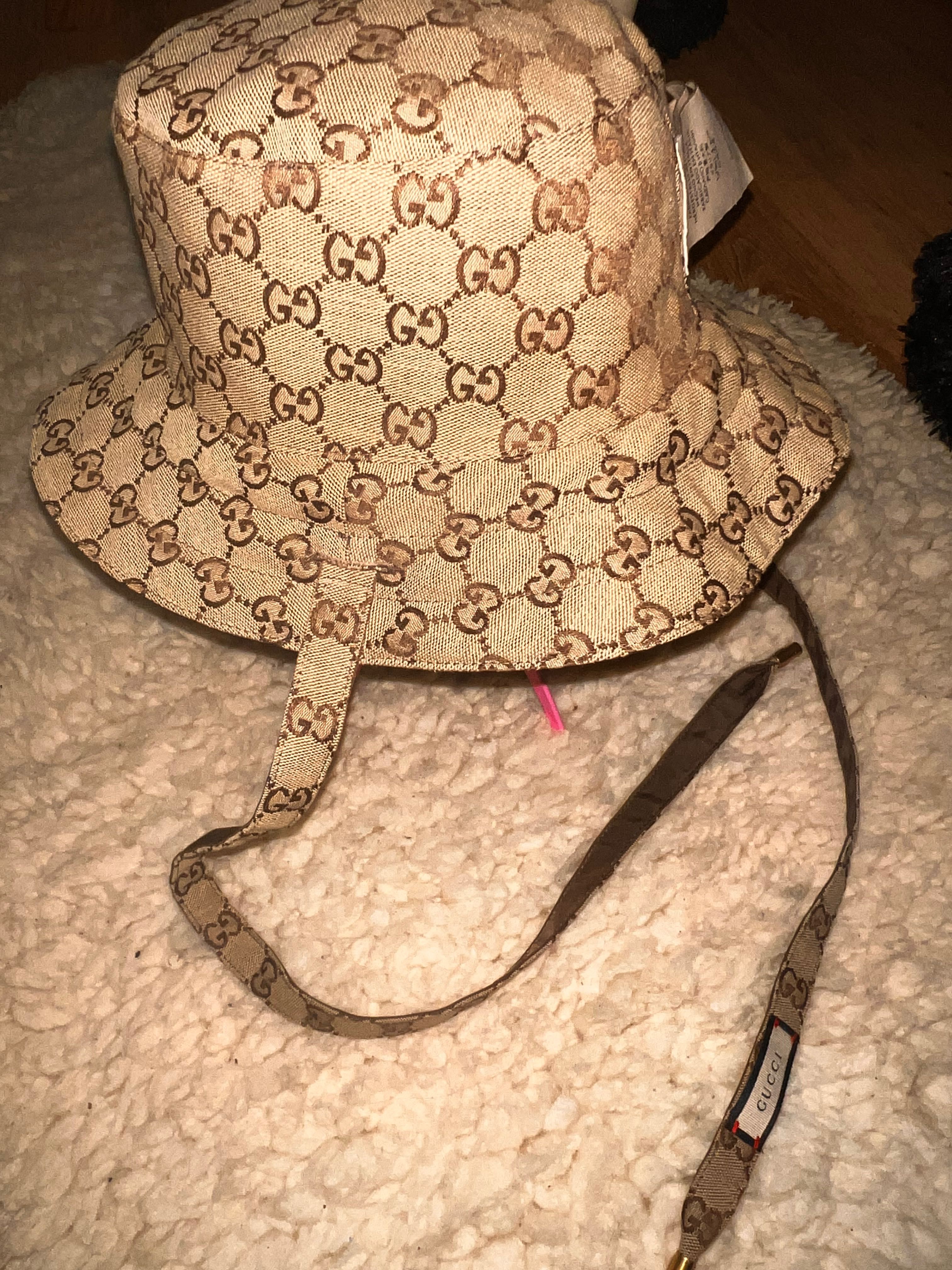 Gucci reversible hat in 
GG canvas and nylon
