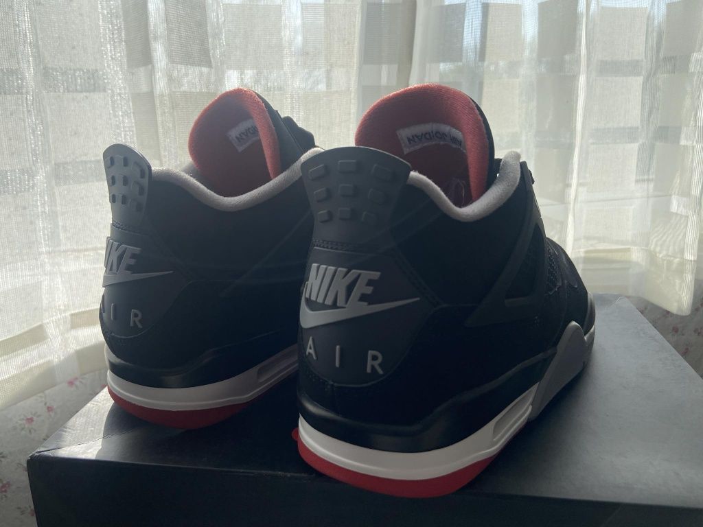 Air Jordan 4 Bred