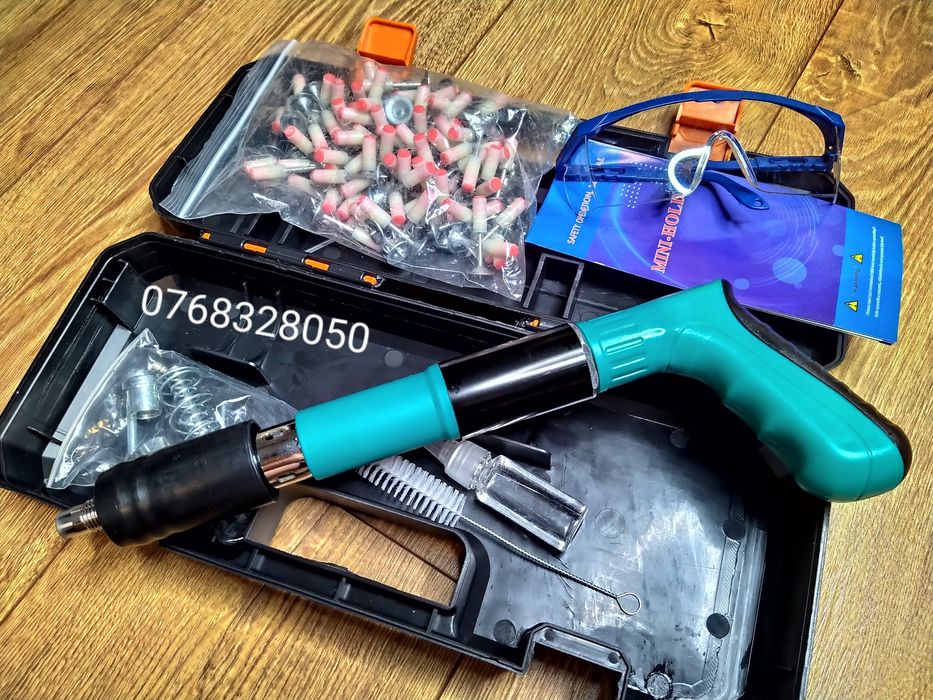 Pistol de cuie, 100 de cuie pentru lemn, beton si metal