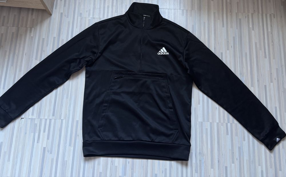 Черен суичър на adidas