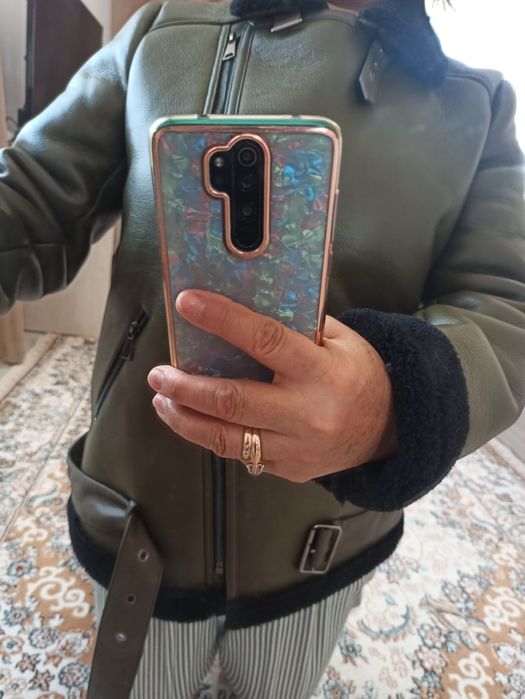 Продаю  женскую кожаную  дублёнку