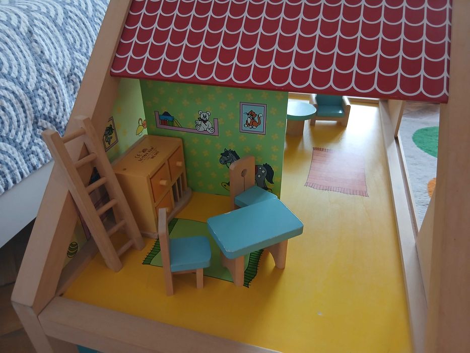 Двуетажна къща за кукли