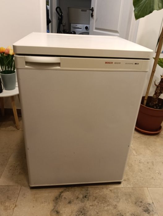 Vând congelator Bosch