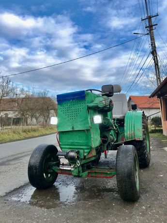 Vând tractor în stare bună de funcționare
