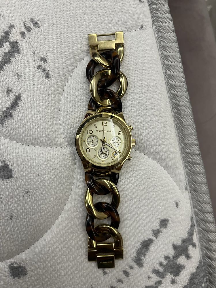 Часовник Michael Kors