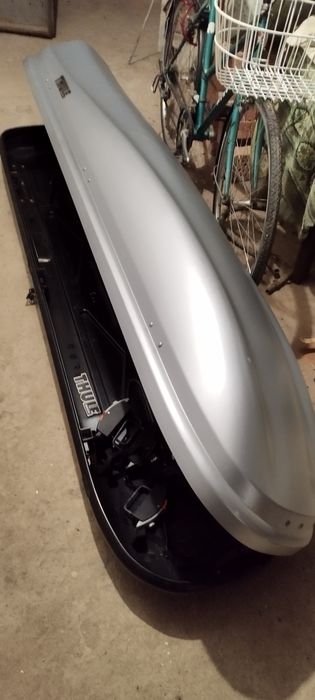 Vând cutie portbagaj Thule