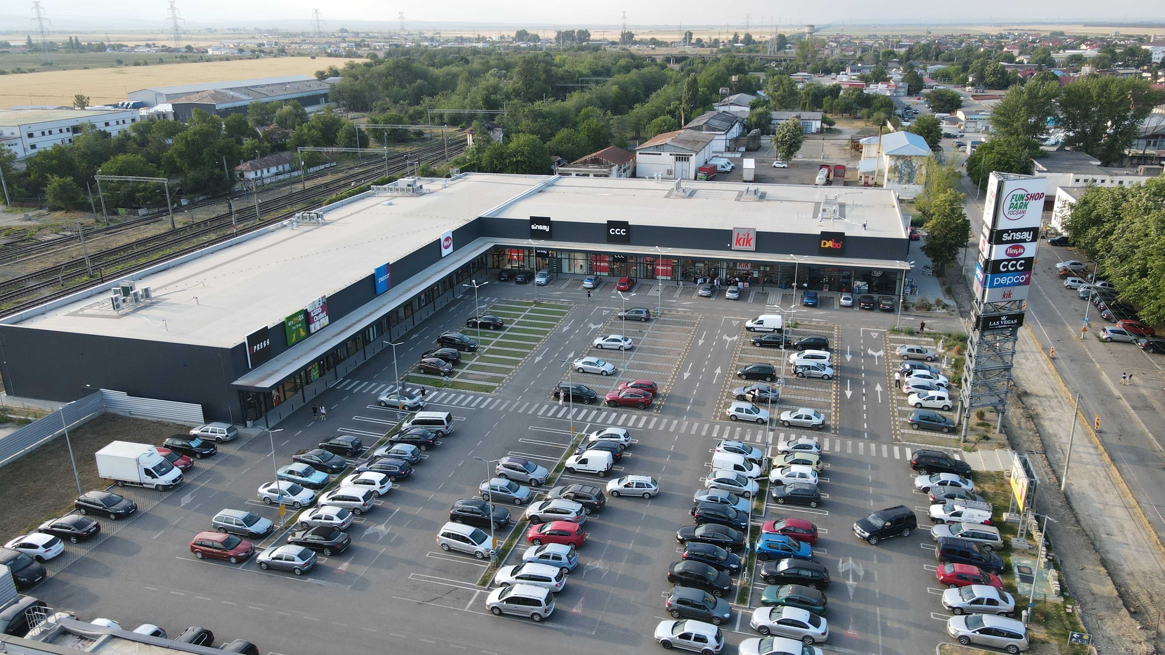 Inchiriem spatiu comercial 165 mp Funshop Park Focsani,Vrancea